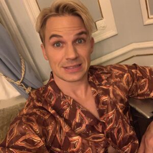 Matt Lanter Instagram - It’s seems Ole George has lost all selfie control...

#jupiterslegacy #skyfox #superhero #superheroes #rich #netflix #behingthescenes