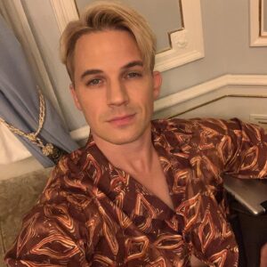Matt Lanter Instagram - It’s seems Ole George has lost all selfie control...

#jupiterslegacy #skyfox #superhero #superheroes #rich #netflix #behingthescenes
