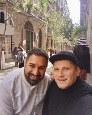 Matt Pardus Instagram - Barcelona je jedna z mých nejoblíbenějších měst ❤️ Tento víkend jsem si to opět potvrdil. I v listopadu jsou tu krásně dlouhé dny, otevřené zahrádky, kde si můžete v klidu během dne posedět i třeba jen v košili, nádherná historie, architektura a celková atmosféra, která tu panuje ❤️ Děkuji moc @mattpardus a Martince z @naturalmallorca, že jste si na mě tento krásný narozeninový výlet vymysleli ❤️ Moc jsem si to užil! 😉