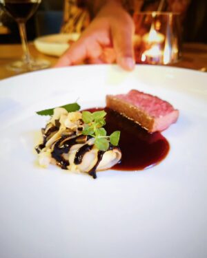 Matt Pardus Instagram - Dnes jsme opět navštívili @vzatisi_restaurant, kde jsme ochutnali speciální menu od michelinského šéfkuchaře @baptiste_renouard.off, které se v v Zátiší nyní podává až do 9.9. 😉 Tak pokud nemáte zrovna cestu do Francie, skočte si do této vynikající pražské restaurace na tohle menu a pokud váháte, tady máte malou ochutnávku a větší ve stories ❤️