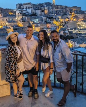 Matt Pardus Instagram - I když už máme za sebou několik přesunů v rámci našeho aktuálního výletu po jižní Itálii a všechna stories jsem pro Vás uložil na profile do výběru, tak jsme se shodli, že zatím nejsilnější zážitek byla určitě Matera! Tohle nádherné vnitrozemní město staré více jak 7000 let! Neuveřitelná energie a tak jestli přemýšlíte nad návštěvou, určitě doporučujeme! ❤️
•
•
•
#matera #materaitaly #matera #italy #italie #italygram #italytravel #italytrip #italyiloveyou #italy🇮🇹 #italy❤️ #italylovers #italytourism #italy_vacations #italytour #italya #mattpardus #berky #pavelberky #roadtrip #vylet #cestovani #dnescestujem #dnescestujeme #travelphotography #travelblog #travel #cestovanie #cestolidi