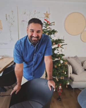 Matt Pardus Instagram - Tak jak jste strávili druhou adventní neděli? My v krásné @vila.konopiste, kde už měli pro nás připravenou nádhernou vánoční atmosféru ❤️

Příjemné místo, které určitě stojí za návštěvu! Ubytování podle feng shui pro cca 8-10 lidí, s prostorným obývákem, kuchyní a terasou s letní kuchyní, sauna, masážní křeslo, vířivka a v letních měsících naprosto úžasná věc - dva přírodní biotopy přímo před ubytováním! Kousek navíc Konopiště, golfové hřiště, no nádhera! Takže doufám, že se v létě na toto krásné místo opět vrátíme! ❤️

No mrkněte na profil @vila.konopiste a zamilujete se určitě také ❤️ Děkujeme moc, Kláro za krásný pobyt! ❤️

#vilakonopiste #konopiste #konopiště #ubytovani #ubytování #ubytovanie #vila #villa #berky #pardus #pavelberky #mattpardus #tvorsovice #bystriceubenesova #benesov #privatni #pronajemvily #pronajem #dum #vilakpronajmu #amazingplaces #nadhernamista #fengshui #airbnb #czech #cz #praha #czechrepublic #ceskarepublika