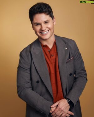 Matt Shively Instagram - The fam is back April 2nd with two brand new episodes. At 8/8:30. On @nbc 
Hair by: @sandylandhair 
Makeup by: @terimakeup 
and incredible styling by: @amicastyled 
@gettyentertainment @j2pix @contourbygettyimages