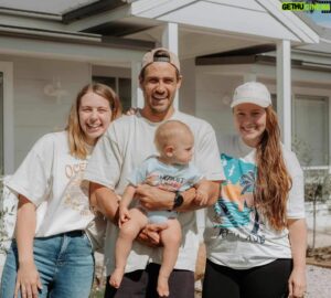 Matt Wilson Instagram - Me and my sisters then and now. So proud of what we’ve all become ❤️
@elisecookphotography @hellomoniquew