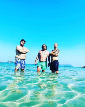 Matteo Martari Instagram - Ho letto da qualche parte che la Sardegna regala sempre cose belle.
Chissà se ci ha fatto gli stessi regali.
Alcuni penso di sì 
Evviva la Sardegna!
#saghe