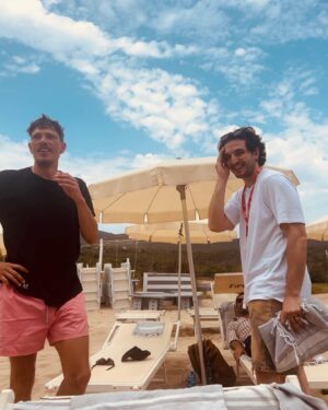 Matteo Martari Instagram - Breve fotoracconto di una storia che merita il suo spazio. (Arriverà il suo momento)
Qualcuno potrebbe urlare: GENI
Qualcuno no!
Intanto grazie a chi c’era perche questa resterà nella storia
✈️
#genio