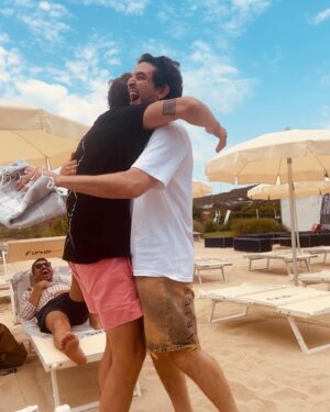 Matteo Martari Instagram - Breve fotoracconto di una storia che merita il suo spazio. (Arriverà il suo momento)
Qualcuno potrebbe urlare: GENI
Qualcuno no!
Intanto grazie a chi c’era perche questa resterà nella storia
✈️
#genio