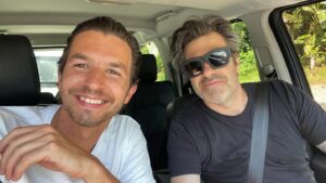 Matteo Simoni Instagram - SERGIO OVER DE GRENS 🥥
TONIGHT 20.40 
#vtm
