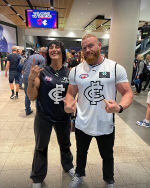 Matthew Adams Instagram - Aussie WWE wrestler @rhearipley_wwe and AEW wrestler @snm_buddy are all aboard the Baggers bandwagon 💙

(via: @carlton_fc)