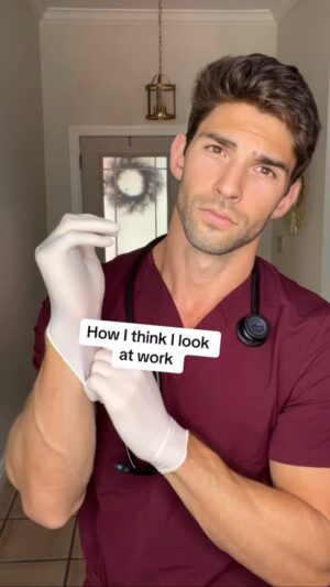 Matthew Andrews Instagram - Thinking this is Grey’s Anatomy! Putting on gloves is never super graceful 😂

#reels #instagram #creators #nurse #work