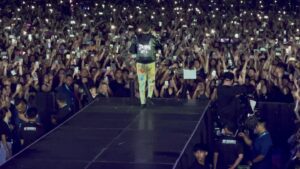 Matthew Bellamy Instagram - A hot and sweaty end to our summer tour in Kuala Lumpar, great crowd, terima kasih ❤️ 📸 @bitton