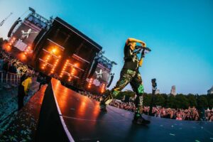 Matthew Bellamy Instagram - Just played to a massive ocean of people in The Hague, Netherlands, and it wasn’t a festival!  Amazing crowd, thank you