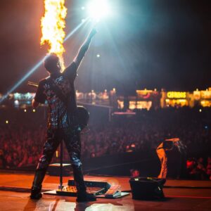 Matthew Bellamy Instagram - A wet and wonderful night in Glasgow! 🔥 🏴󠁧󠁢󠁳󠁣󠁴󠁿 🌧️