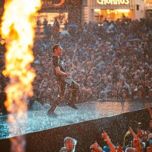 Matthew Bellamy Instagram - A wet and wonderful night in Glasgow! 🔥 🏴󠁧󠁢󠁳󠁣󠁴󠁿 🌧️