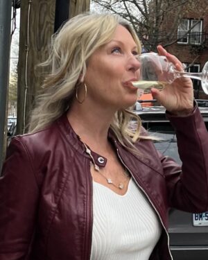 Matthew Berry Instagram - This here is @bethberry5 .... never met a child, animal or glass of wine she didn't love. Please wish my kind hearted, brilliant, funny, empathetic, beautiful wife a most happy birthday. Happy Birthday wifey. ❤️