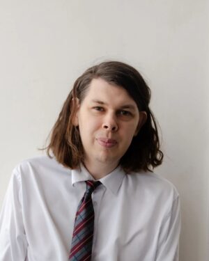 Matthew Cardarople Instagram - This month's cover star brings the funny in a whole new way! The ever-chameleonic @mattycardarople graces our pages, renowned for his ability to morph into an entire comedic universe. Remember the endearingly awkward Keith from @strangerthingstv? Or perhaps the scene-stealing "Henchperson of Indeterminate Gender" in A Series of Unfortunate Events? Matty's the man behind the magic, leaving audiences in stitches with his hilarious range. In this exclusive interview, we pull back the curtain on his captivating process. We learn how Matty breathes life into characters, uses vulnerability as his secret weapon, and fuels his unwavering mission to spread laughter and joy.

💭 Contemplating a personal challenge, Matty reflects, “But when that happened [his mini stroke in 2021], I was reminded that life is short and that my mission of making others laugh had even more profound meaning to me. Knowing that others struggle, I felt compelled to help them navigate difficult times.” He continues, “So after two months of healing, I returned to work, published a poetry book, and steadfastly pursued my mission as an actor—to spread joy. I like to envision myself as an angel of joy.”

Go to the link in bio to access the solo edition and read the full interview. 📖

———
Production Credits.

Photos: @amyharrity
Interview: @vanmiraglia
Special Thanks: @heliotypecreative
Tags: #MattyCardarople #StrangerThings #ASeriesofUnfortunateEvents #FougueMagazine