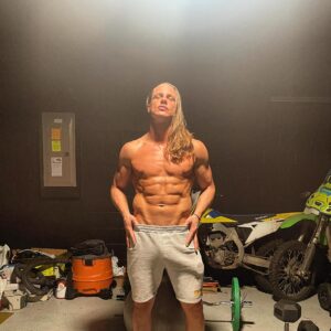 Matthew Frederick Riddle Instagram - I’ve been working harder than ever and this is only the beginning! First Riddle OG then OF! Stay tuned 🤙#bronlyfans #riddleog #onlyfans #stallion #bro #of
