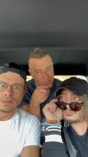 Matthew Lawrence Instagram - Did you know this song was written and produced by the one and only Donnie Wahlberg and he’s on the pod this week! Check it out!! 💪🏼 #bros #comedy #goodvibrations #podcast #singing 🎤😎