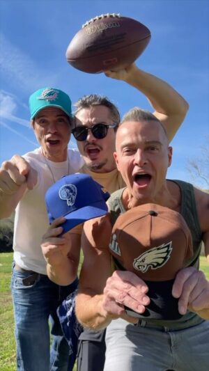 Matthew Lawrence Instagram - The final Sunday! 🏈 #brothers #football #nfl #family