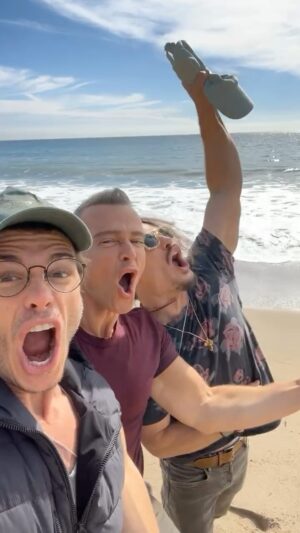 Matthew Lawrence Instagram - We are alive baby!! Feels good 😎🤪🙏🏼 more from our beach day 🏖️ #beach #alive #work #fun #bros #motivate