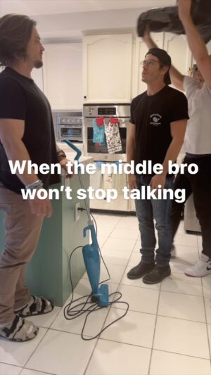 Matthew Lawrence Instagram - Thank goodness it’s trash day! Always remember to recycle 🤣♻️🗑️ #brothers #family #recycle #fun #work #podcast #together