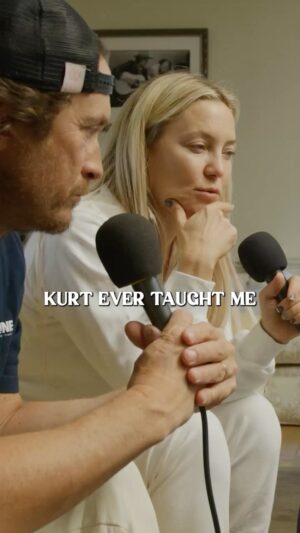 Matthew Lawrence Instagram - You can thank Goldie and Kurt for the life lessons starting at a young age😇

#katehudson #oliverhudson #siblingrevelry #goldiehawn #kurtrussell #podcast #lawrencebrothers #joeylawrence #andrewlawrence #mattlawrence