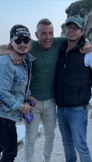 Matthew Lawrence Instagram - Joe got his traditional birthday punches yesterday-takes a little longer than it used to 🤣🥳 Happy birthday bro 💪🏼❤️