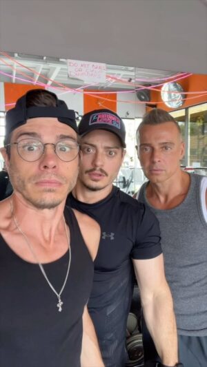Matthew Lawrence Instagram - Weird day at the gym with the bros. 💪👀🤣