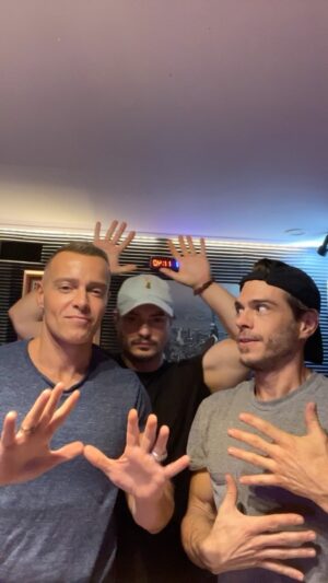 Matthew Lawrence Instagram - 5 #finger #challenge #psycho addition 🖐🏼😳