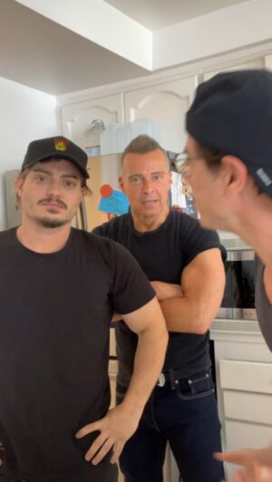 Matthew Lawrence Instagram - Does anyone else feel like everything is upside down today?! 🤪😂 #bros #work #family #jobs #food #pets #podcast