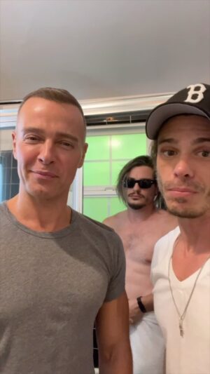 Matthew Lawrence Instagram - Surprised Andy with #BeeGees in the #bathroom 🤣#shower #harmony #brothers #howdeepisyourlove