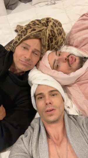 Matthew Lawrence Instagram - Motivational Monday 😂 #brothers #monday #family #fun
