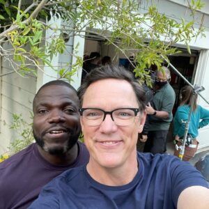 Matthew Lillard Instagram - May or may not be our last day on set but no matter what happens, we’re friends for life.  Thank you @nbcgoodgirls for giving me this big, beautiful collection of friends.