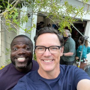Matthew Lillard Instagram - May or may not be our last day on set but no matter what happens, we’re friends for life.  Thank you @nbcgoodgirls for giving me this big, beautiful collection of friends.