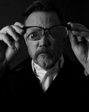 Matthew Lillard Instagram - I did a shoot… it’s been a long time since anyone wanted to shoot me. It felt delicious. Thank you @manfredbaumann, it was my honor to play with you and @nellybaumann. #leica