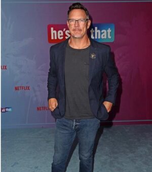 Matthew Lillard Instagram - What does age have to do with it???
Jacket by my homies @niftygenius. Tee-shirt & jeans by @imogeneandwillie FLOWER BROACH BY THE ARTIST/DAUGHTER @addie_lil !!!!!!
#proud #hesallthat @netflixfilm