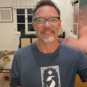 Matthew Lillard Instagram - CLEAR YOUR CALENDARS for Friday the 13th at 7pm! I’ve partnered with @AvalonHillGames and Betrayal at House on the Hill 3rd Edition for the first ever Season of Treason! Follow @AvalonHillGames on Instagram to get all of the details. #ad #SeasonOfTreason #BetrayalAtHouseOnTheHill #AvalonHill