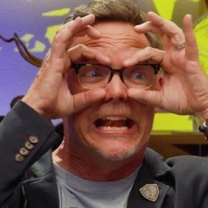 Matthew Lillard Instagram - Tonight I DM (Dungeon Master) for FASTER PURPLE WORM! KILL! KILL! For the record before I did it, I was terrified. Tune in, check it out, tell your friends. FPWKK is a love letter to the #RPG #D&D community. On #freevee & #Plex (search for Dungeons and Dragons) @9pm wherever you be. #fpwkk @beadleandgrimms