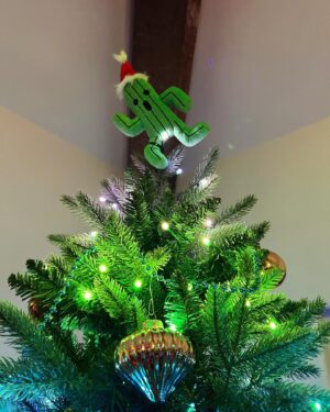 Matthew Mercer Instagram - The Treetopper has reclaimed its annual throne.