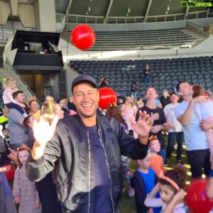 Matthew Okine Instagram - No better way to spend a Sunday morning than by being a part of @queensland's world record attempt for the biggest game of keepy uppy ever. I have no idea what the previous record was but we beat it! Damn it feels good to be a champion. #Brisbane #thisisqueensland