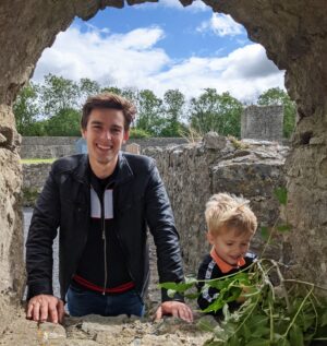 Matthew Patrick Instagram - Eyes are the windows to the world. And windows... are also windows to the world. 

#vacation #ireland