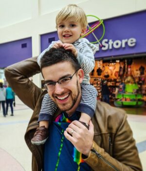 Matthew Patrick Instagram - Just a nerd and nerd-in-training hanging at the Science Center. 😎

#toddlerlife #sciencemuseum #dadjokes