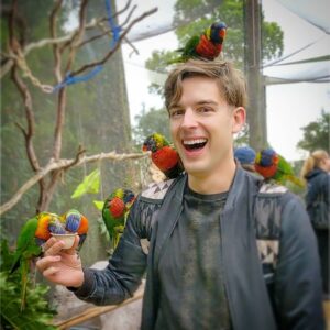 Matthew Patrick Instagram - 1 bird: Oh, he's so cute!
2 birds: I'm a Disney Princess
3 birds: 😅
6 birds: internally screaming

#zoo #birdsofinstagram #birdwatching #fail