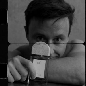 Matthew Postlethwaite Instagram - ESPÍRITU by House of Bō Campaign. 

Actor @matthewpostlethwaite
Director @pauldeviaa 

"A Timeless Soul"

#parfumer #naturalperfume #actor #campaign #fragrance