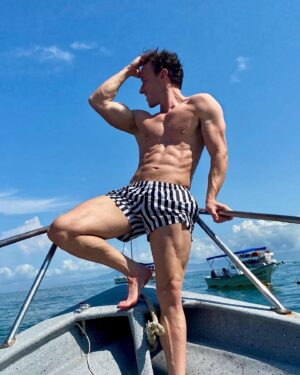 Matthew Postlethwaite Instagram - Fishing with the locals 🎣🇲🇽

#Actor #Model #sixpack #abbs #mexico #malemodel