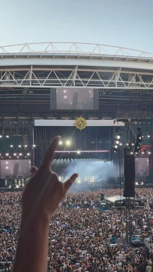 Matthew Pritchard Instagram - Foo fighters 🎸🥁🎙️

Most probably one of the best concerts I’ve ever been to. There’s not much footage of the gig as I wanted to actually enjoy the moment and it didn’t disappoint. 

Fantastic hospitality at the @principalitysta with great plant based options and zero % lagers 🍺🍻 top company @miles_swyd @cookie_127 thanks lads. Great to spend some time with @alwaystrustbilly and have a top catch up 🚣‍♂️🚣‍♂️🚣‍♂️

If you’ve never seen the Foo’s I suggest you buy a ticket asap. 

#FooFighters #principalitystadium #Rocknroll