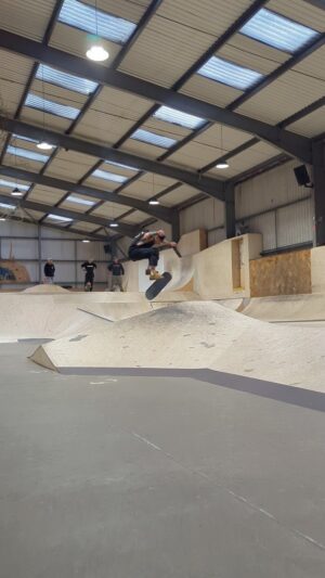 Matthew Pritchard Instagram - Beauty of a shred this morning at @spitandsawdustskatepark with the crew

Not done a 360 flip for quite a few years, was stoked to get this over the hip. Big up @edcarter89 for the footage 🎥

So good to have @martimorris @habgood74 over too for Marti’s birthday skate 👊🏽

#Skateboarding