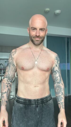 Matthew Santoro Instagram - 5 month progress check in! Today exactly 5 months ago (Valentines Day) I made the decision to get into the best shape of my life. Today I feel stronger mentally and physically than ever before. Right before my 39th birthday, too. And I'm just getting started! 💪🏻 #fitness #fit #gym #gymlife #fitnessmotivation