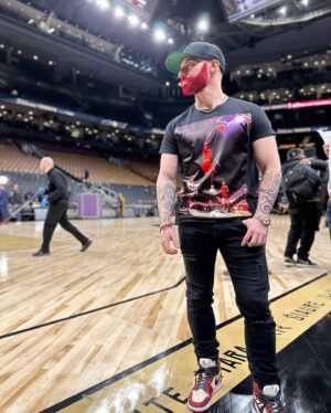 Matthew Santoro Instagram - My first courtside Raptors game ✅. Was a super intense game too! 105 to 100 for the Raps. Dubs all day! Shoutout to the homie/plug @jagneat. We back baby!