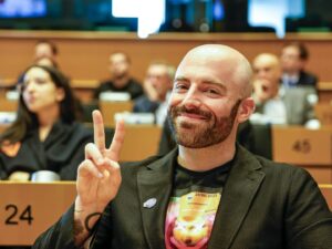 Matthew Santoro Instagram - On my final day here in Brussels I was honoured to give a brief talk in the EU Parliament. Surrounded by distinguished guests, politicians and leaders of industry I discussed how creators like myself have the ability, and in many ways responsibility, to leverage our platforms and followings to raise awareness (and when possible, funds) for important causes. One such cause was the launch of the European Cancer Community Foundation today, which aims to eliminate inequalities in cancer care and funding. Cancer is a disease will affect all of us at some point either directly or indirectly. I’ve lost family members from this horrible disease and had friends affected by it, which is why it’s close to my heart. I couldn’t be more proud to be a part of this initiative. My community and I have already raised tens of thousands for charity this year, including the Canadian Cancer Society, the Breast Cancer Research Foundation, and soon our efforts will expand overseas to Europe! As the foundation says, let’s do better together! (If you’re interested in supporting this amazing initiative, check out the link in my bio!) #europe #europetravel #belgium #cancer #cancerresearch #charity #charityevent #travel #travelling